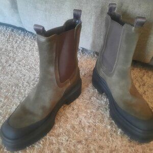 Sam Edelman Chelsea Boots Size 7